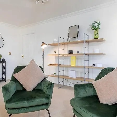 3 Bed Duplex In - Sleeps 6 *