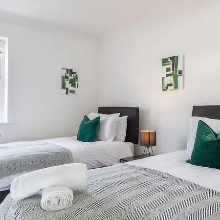Apartment 3 Bed Duplex In - Sleeps 6