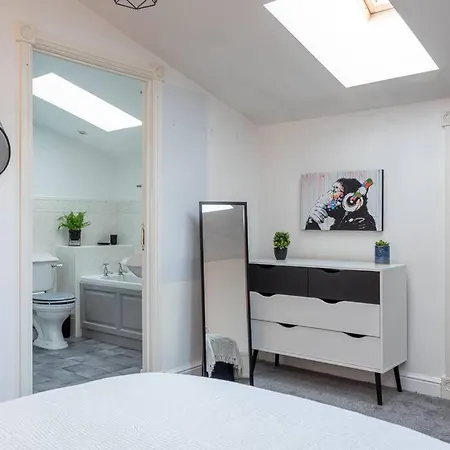 3 Bed Duplex In - Sleeps 6 Apartment