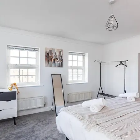 3 Bed Duplex In - Sleeps 6 Apartment