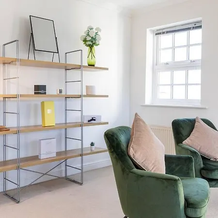 Apartment 3 Bed Duplex In - Sleeps 6 *