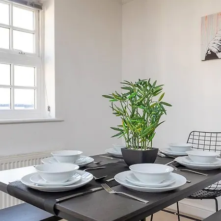 3 Bed Duplex In - Sleeps 6 Apartment