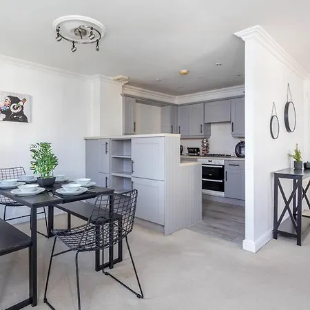 3 Bed Duplex In - Sleeps 6 Apartment *