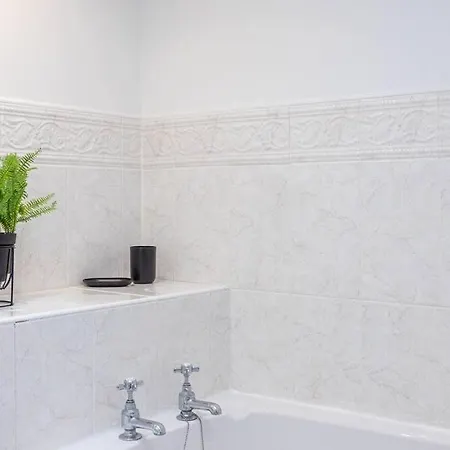 3 Bed Duplex In - Sleeps 6 Apartment