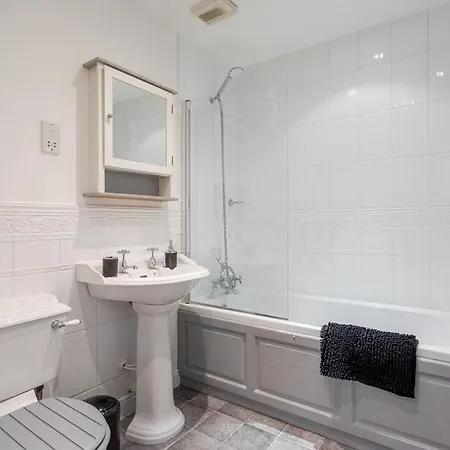 3 Bed Duplex In - Sleeps 6 Apartment