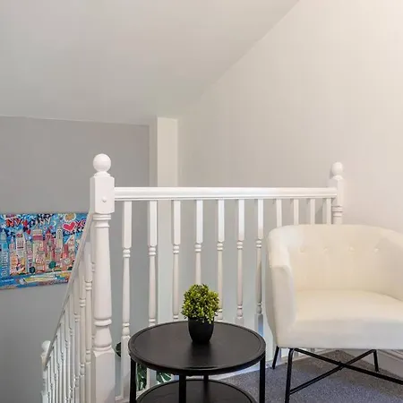 3 Bed Duplex In - Sleeps 6 Apartment