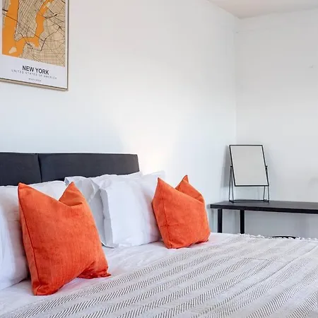 3 Bed Duplex In - Sleeps 6 Apartment