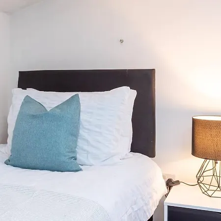 Apartment 3 Bed Duplex In - Sleeps 6 *