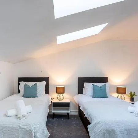 3 Bed Duplex In - Sleeps 6 Apartment