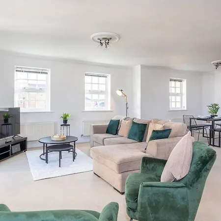Apartment 3 Bed Duplex In - Sleeps 6